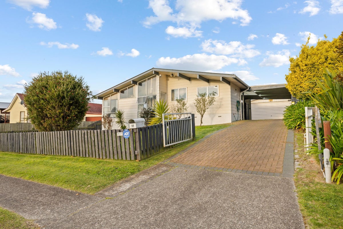 17 Rewarewa Street, Owhata, Rotorua - Carousel 1