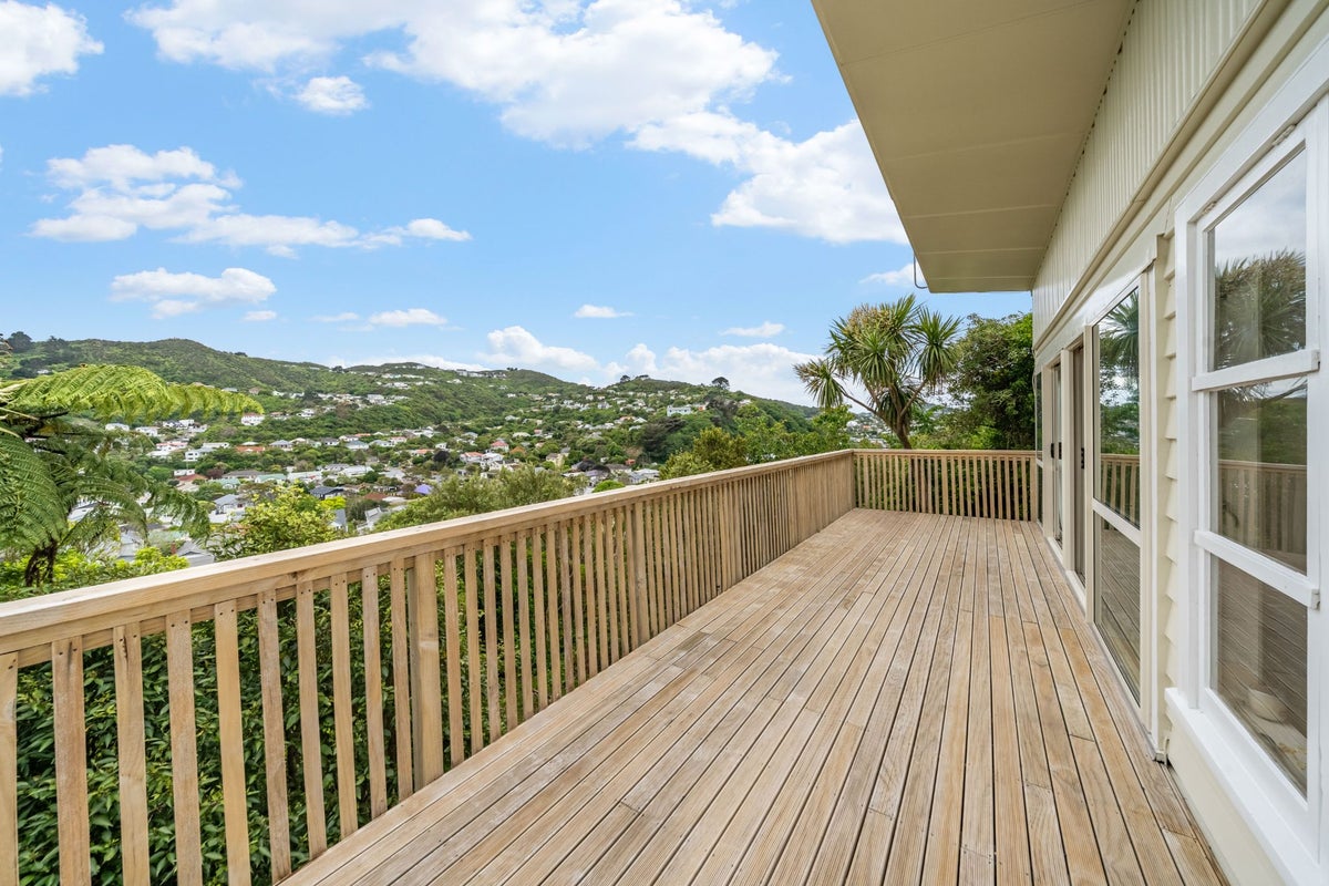 30A Collier Avenue, Karori, Wellington - Carousel 1