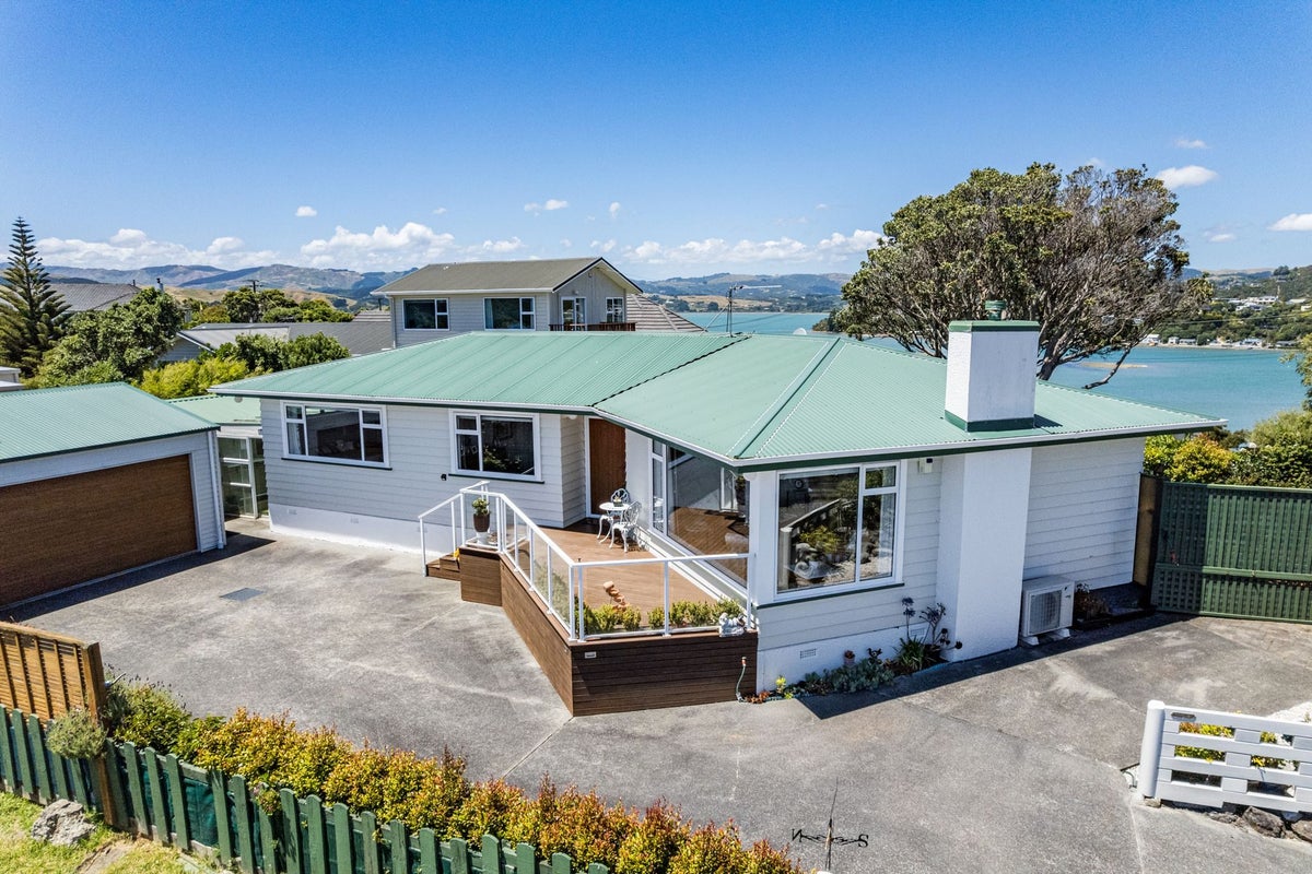 16 Mana View Road, Paremata, Porirua - Carousel 1