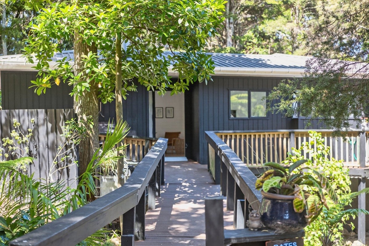 20B Sea View Road, Ostend, Waiheke Island - Carousel 2