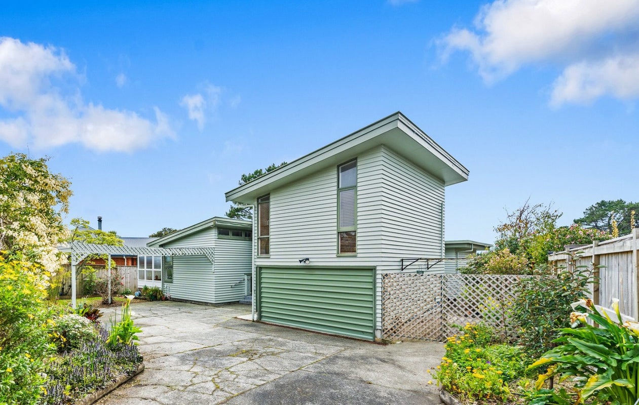 42 Clifton Terrace, Fitzherbert, Palmerston North - Carousel 14