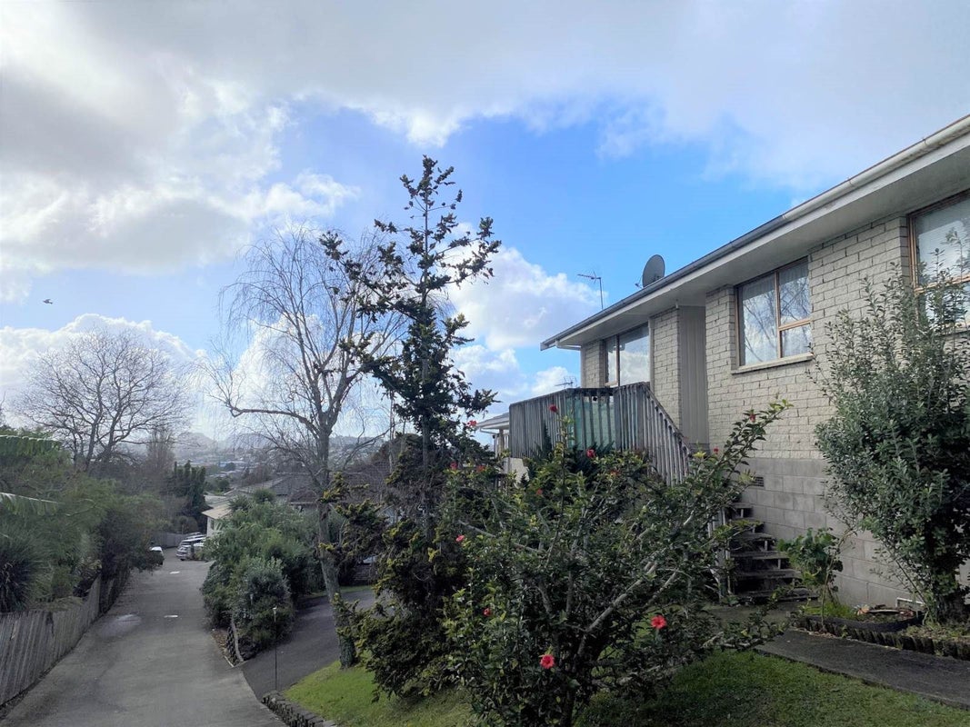 2/748 Richardson Road, Mount Roskill, Auckland - Carousel 1