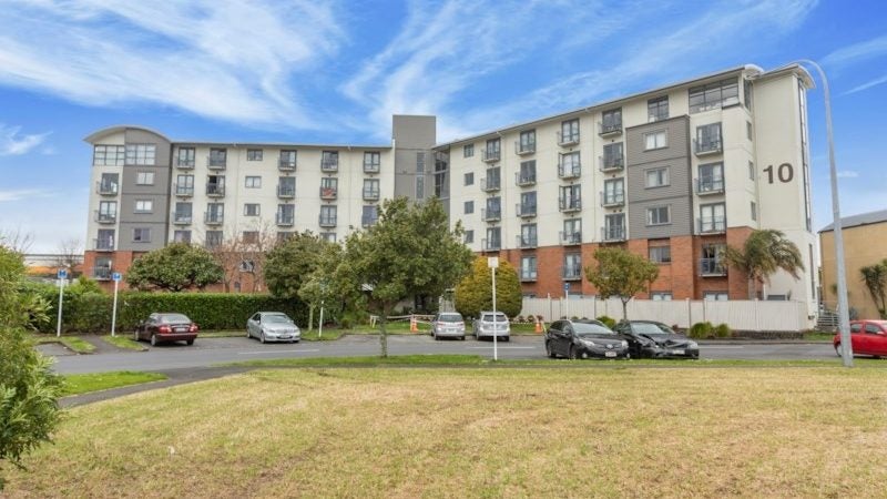 4B/10 Crown Lynn Place, New Lynn, Auckland - Carousel 1