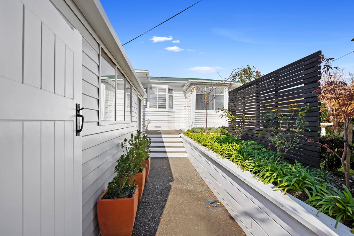 12 George Street, Lower Vogeltown, New Plymouth - Carousel 2