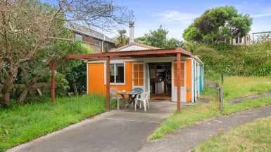 11 James Street, Waikawa Beach, Manakau - Carousel 1