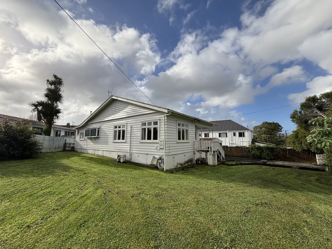 11 Miro Street, New Lynn, Auckland - Carousel 1