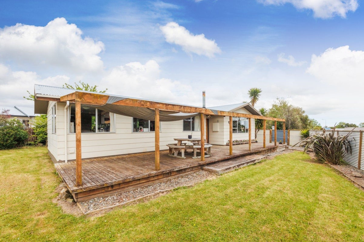 24 Kowhai Street, Tokomaru, Palmerston North - Carousel 1