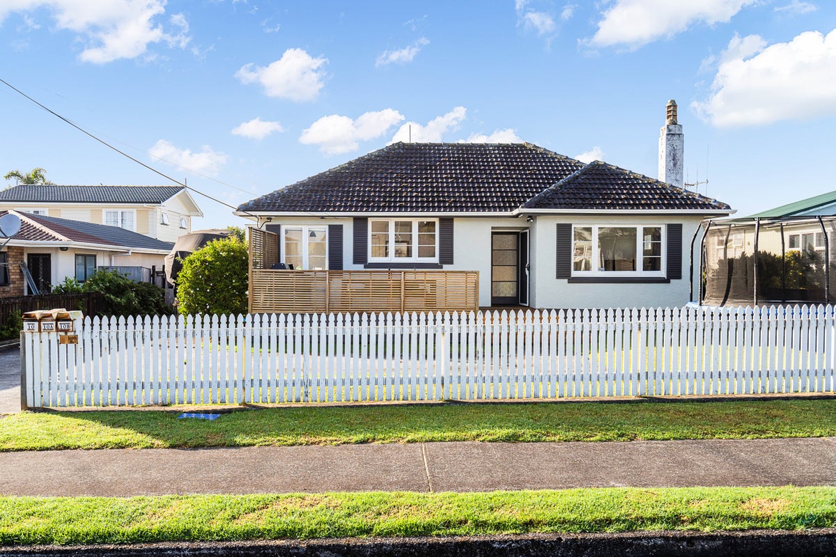 10 Lilian Street, Te Kamo, Whangarei - Carousel 1