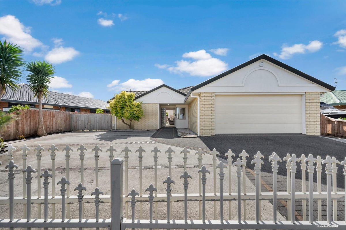 58 Longford Park Drive, Takanini, Auckland - Carousel 1