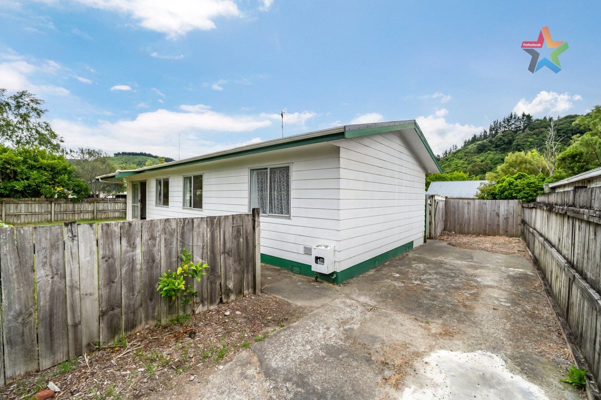 3 Moonstone Grove, Birchville, Upper Hutt - Carousel 1
