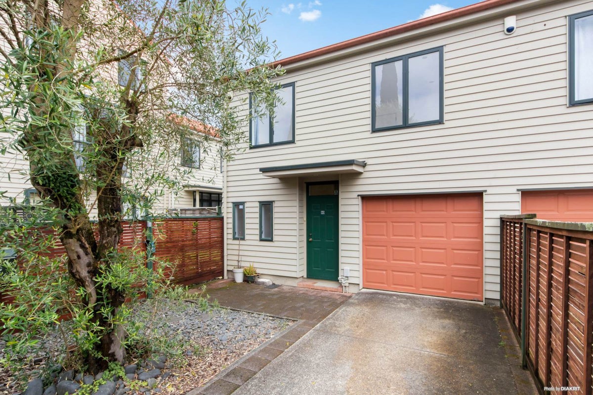 80/1 Ambrico Place, New Lynn, Auckland - Carousel 1