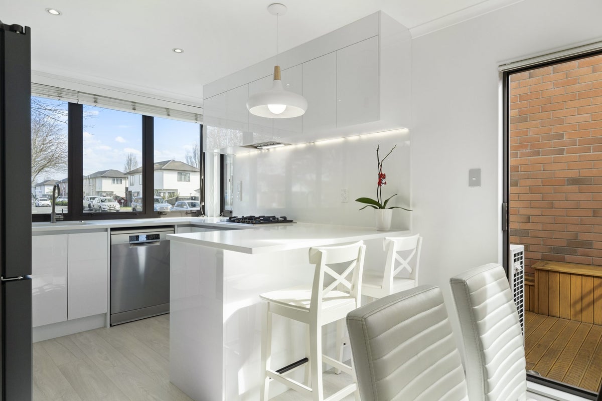 27 Tarapiroe Avenue, Takanini, Auckland - Carousel 2