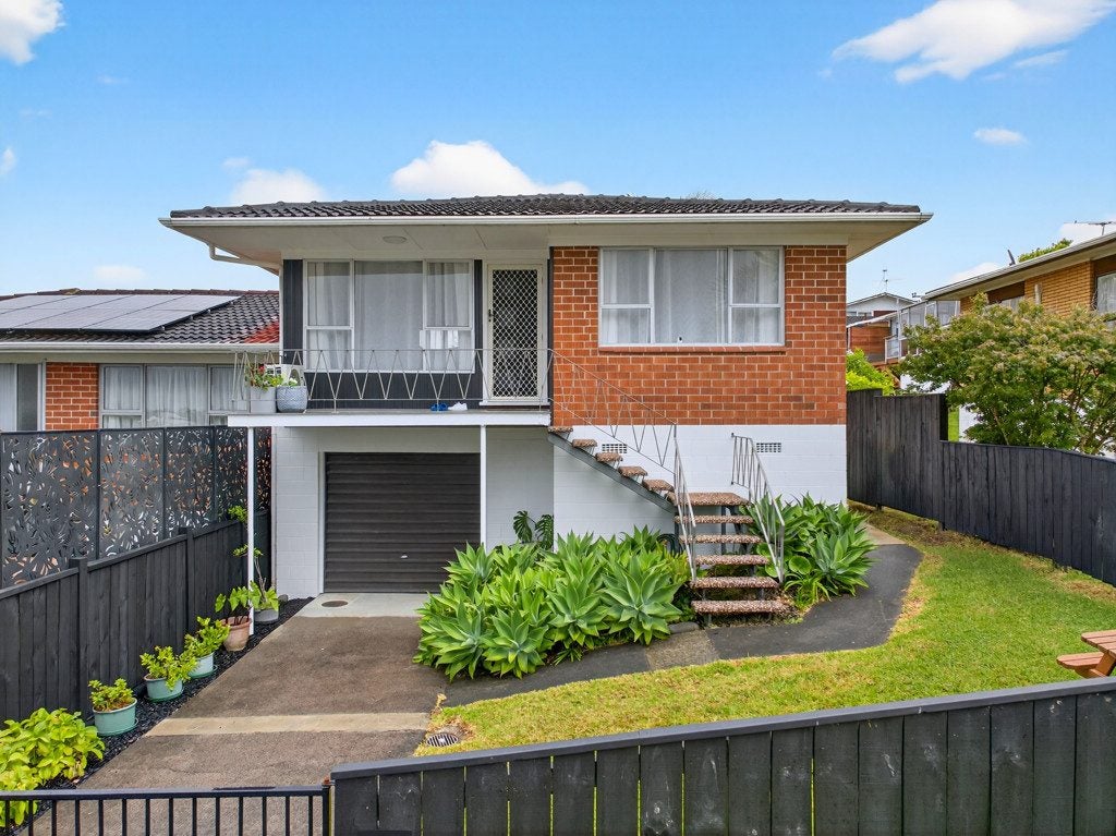 1/3 Butterworth Drive, Glendene, Auckland - Carousel 1