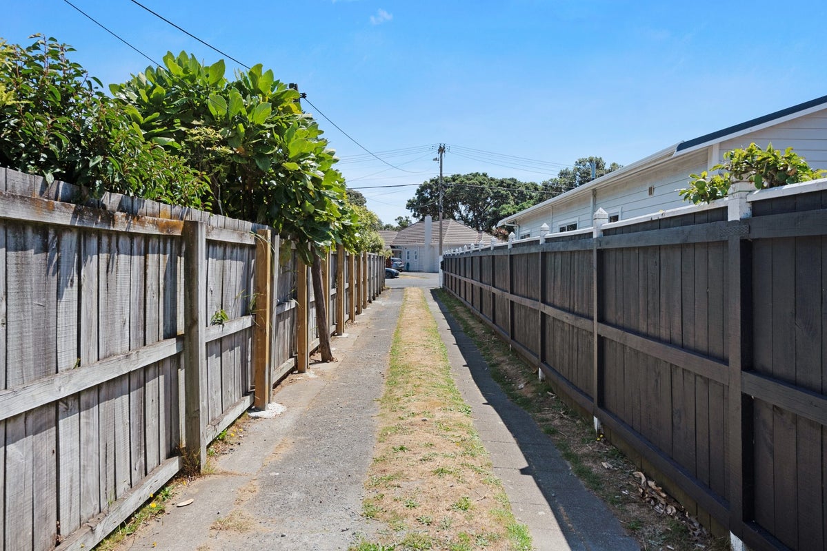 42 Chelsea Street, Miramar, Wellington - Carousel 16