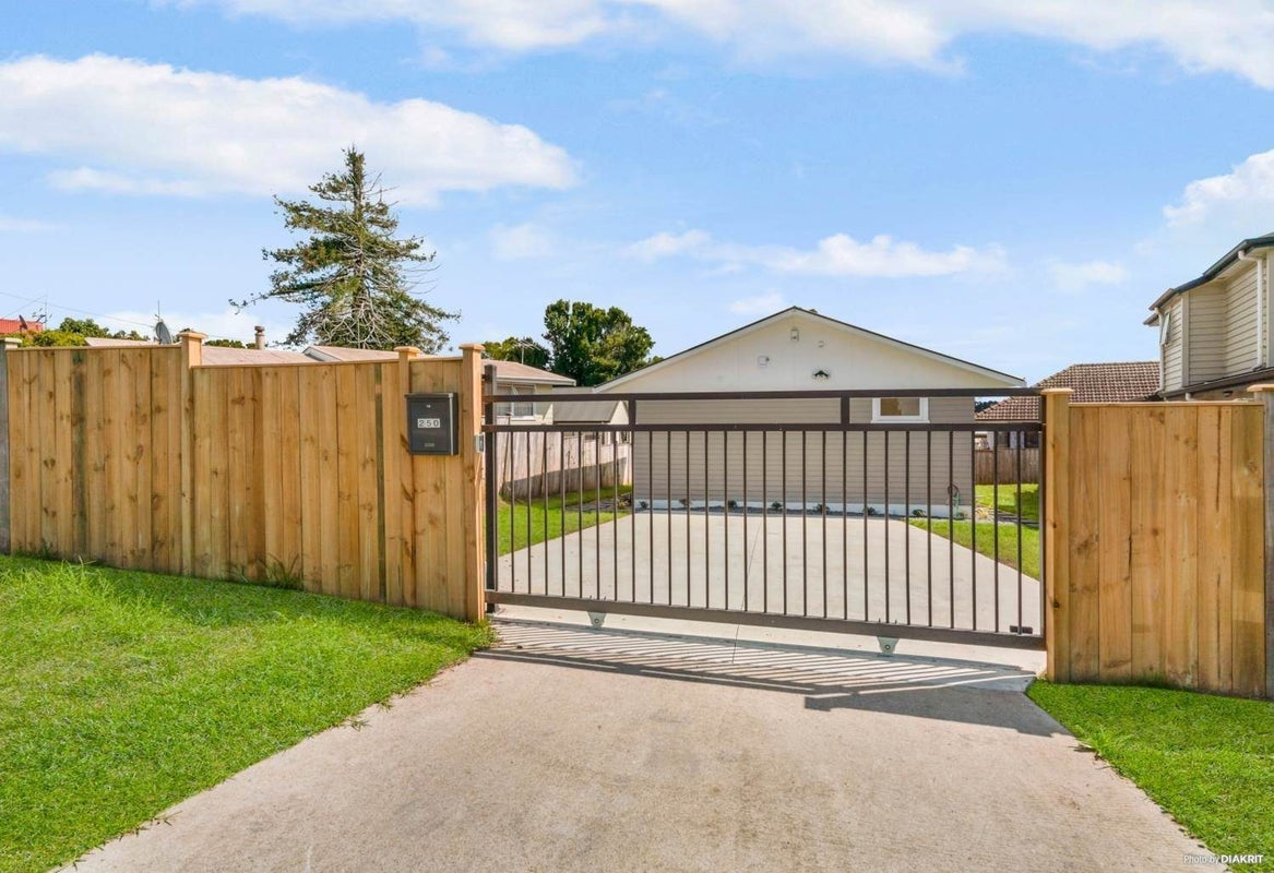 1A Barrys Road, Glendene, Auckland - Carousel 1