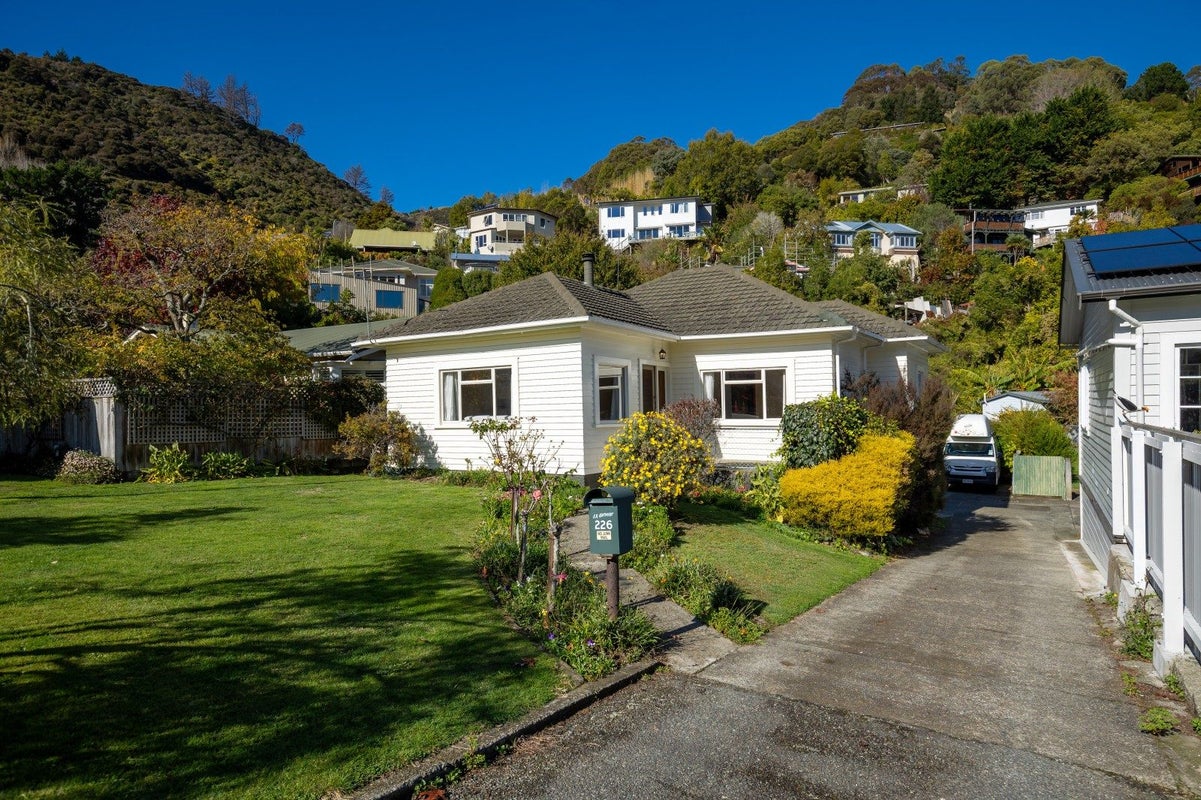 226 Nile Street East, Maitai, Nelson - Carousel 1