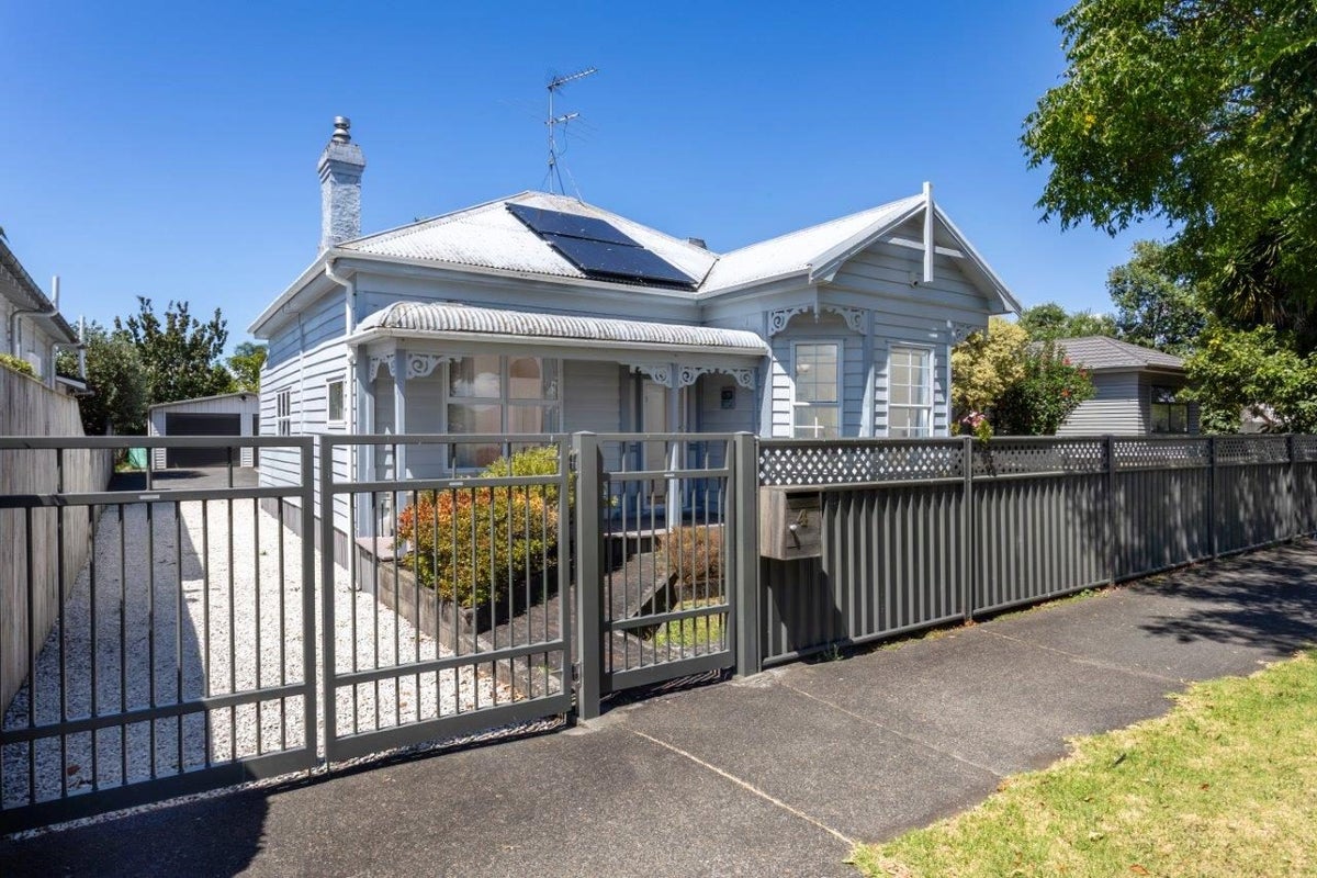 4 Kiwitea Street, Sandringham, Auckland - Carousel 1