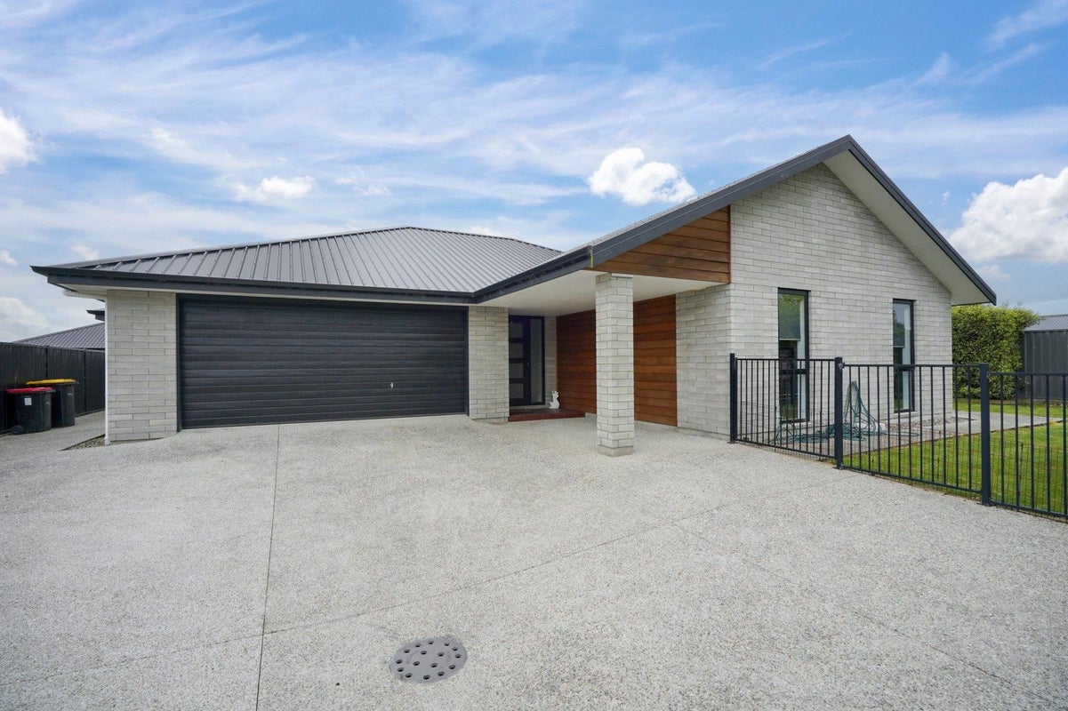 19 Dallard Way, Waikiwi, Invercargill - Carousel 1