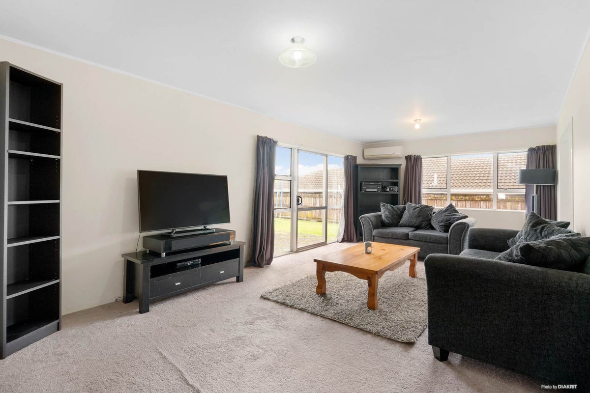 115 Everglade Drive, Totara Heights, Auckland - Carousel 1