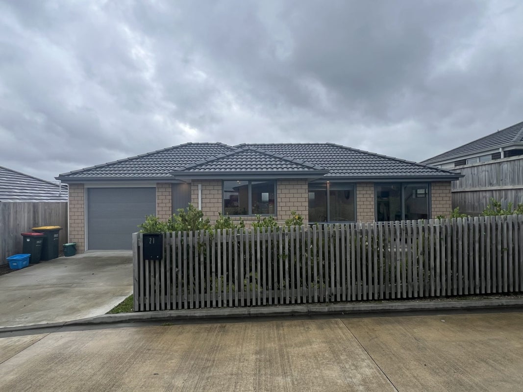 21 Pragma Rise, Rototuna North, Hamilton - Carousel 1