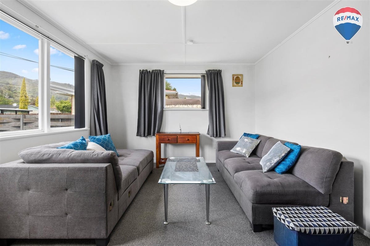 266 Stokes Valley Road, Stokes Valley, Lower Hutt - Carousel 2