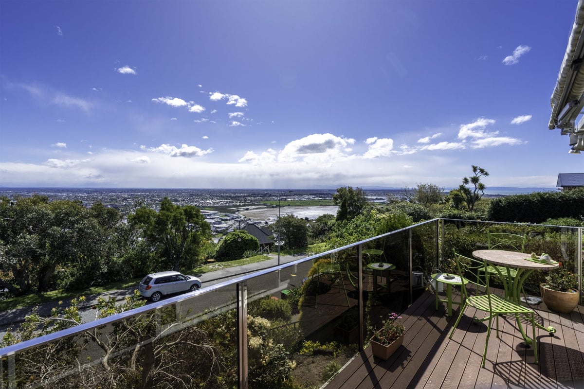 234 Cannon Hill Crescent, Mount Pleasant, Christchurch - Carousel 1