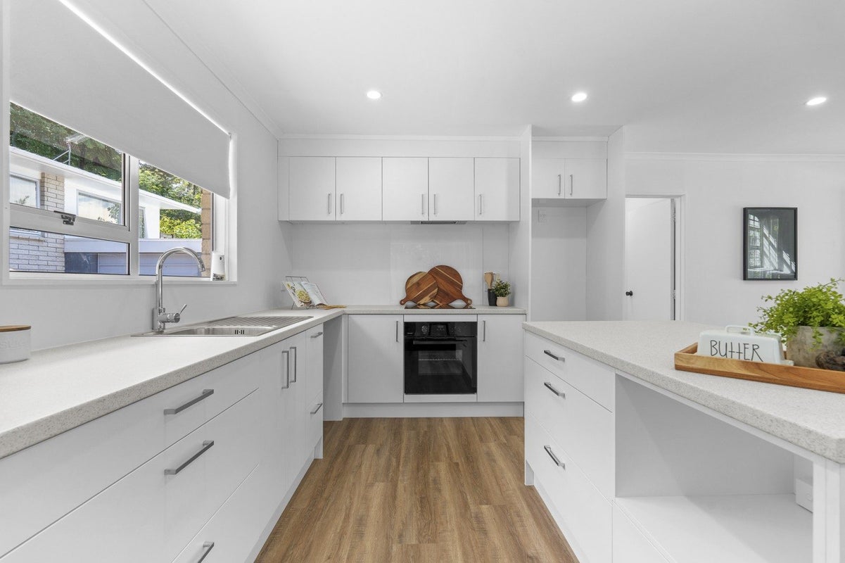 10 Waterloo Place, Westown, New Plymouth - Carousel 1