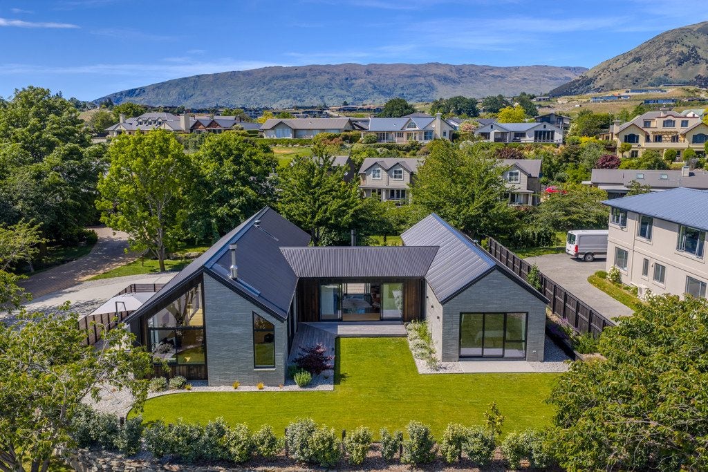 22 Hyland Street, Wanaka - Carousel 1