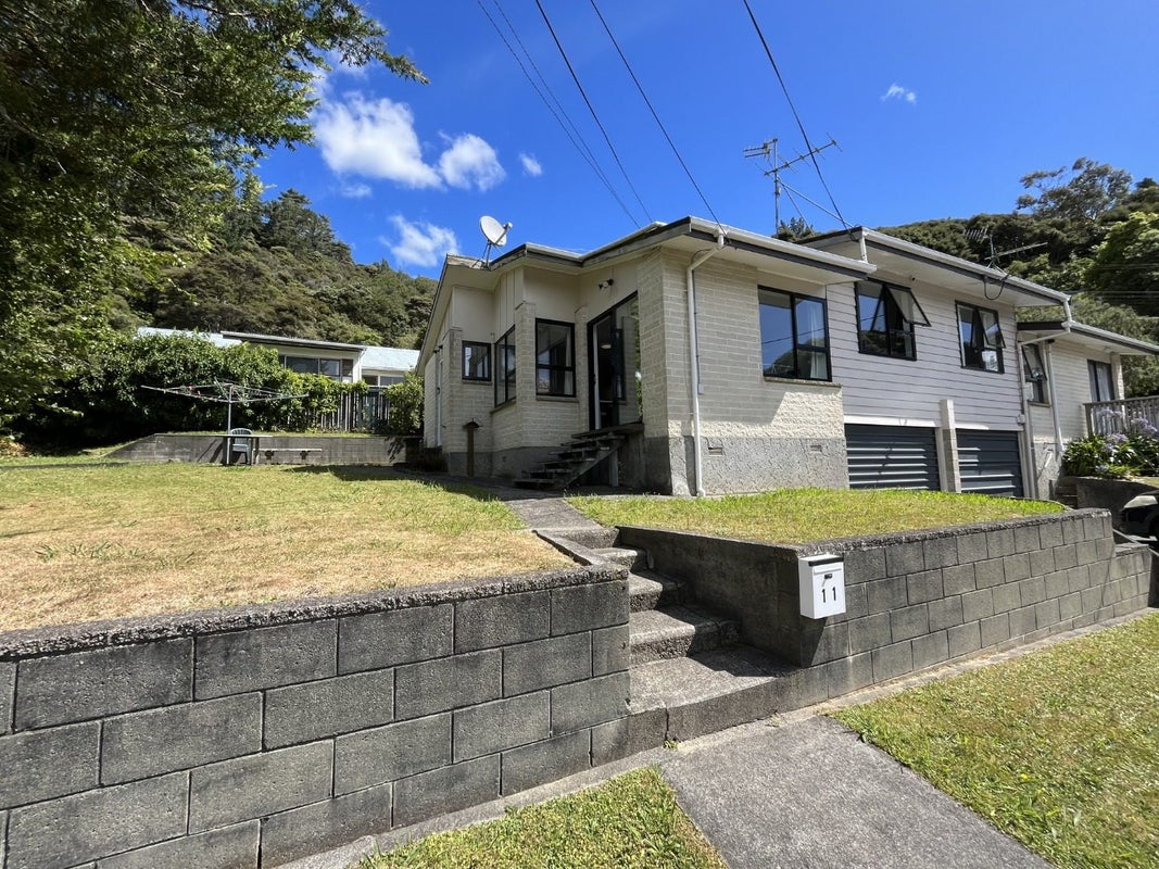 11 Crawford grove, Naenae, Lower Hutt - Carousel 1