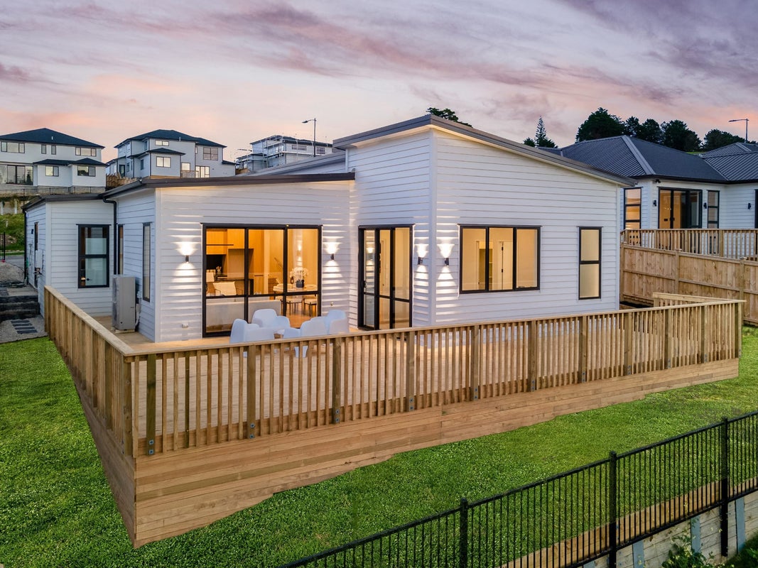 8 Kauri Gum Rise, Swanson, Auckland - Carousel 2