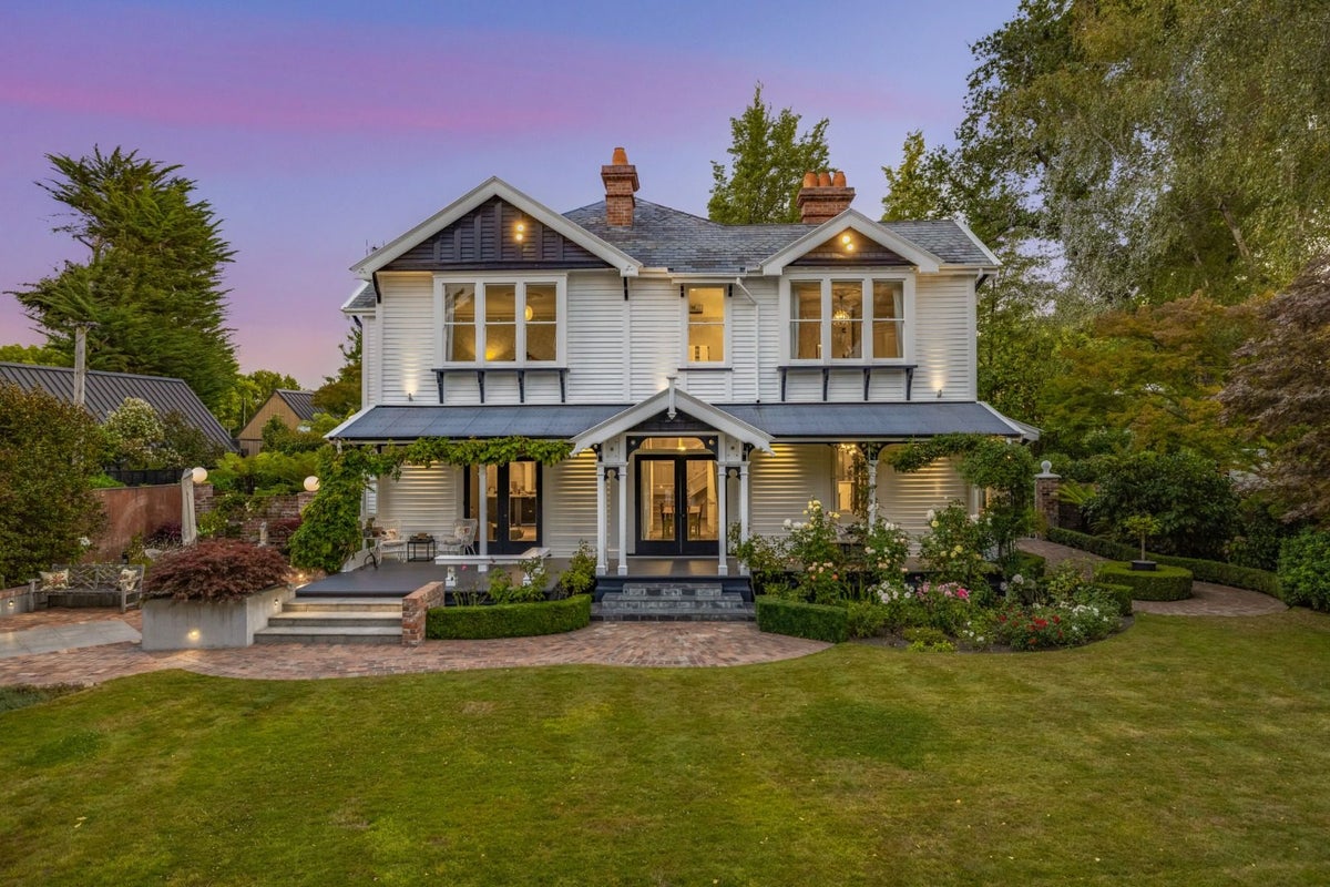 4 Medbury Terrace, Fendalton, Christchurch - Carousel 1