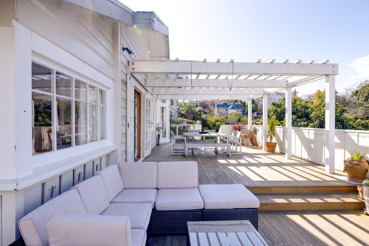 21 Cobden Road, Bluff Hill, Napier - Carousel 1