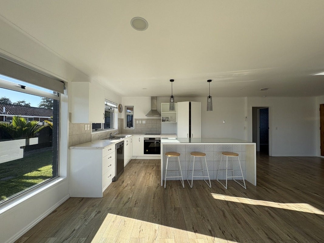 21 Meadowbrook Drive, Cloverlea, Palmerston North - Carousel 2