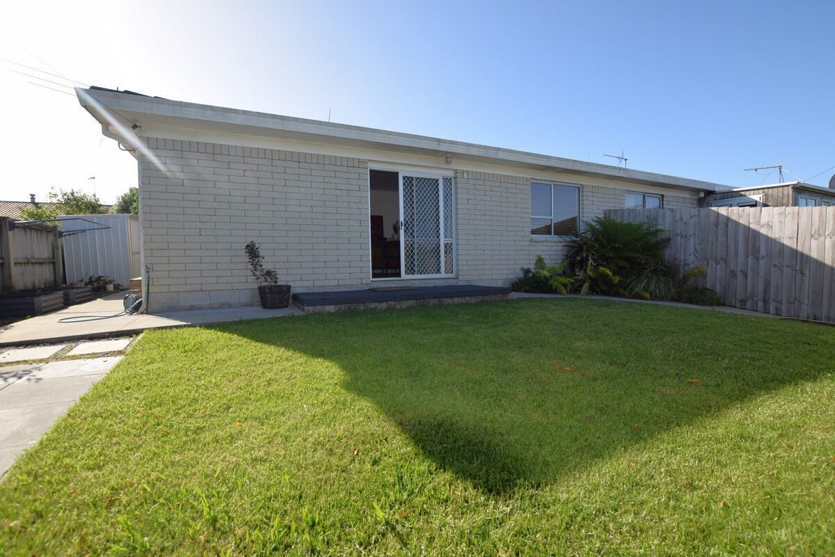 3/3 Karaka Street, New Lynn, Auckland - Carousel 2