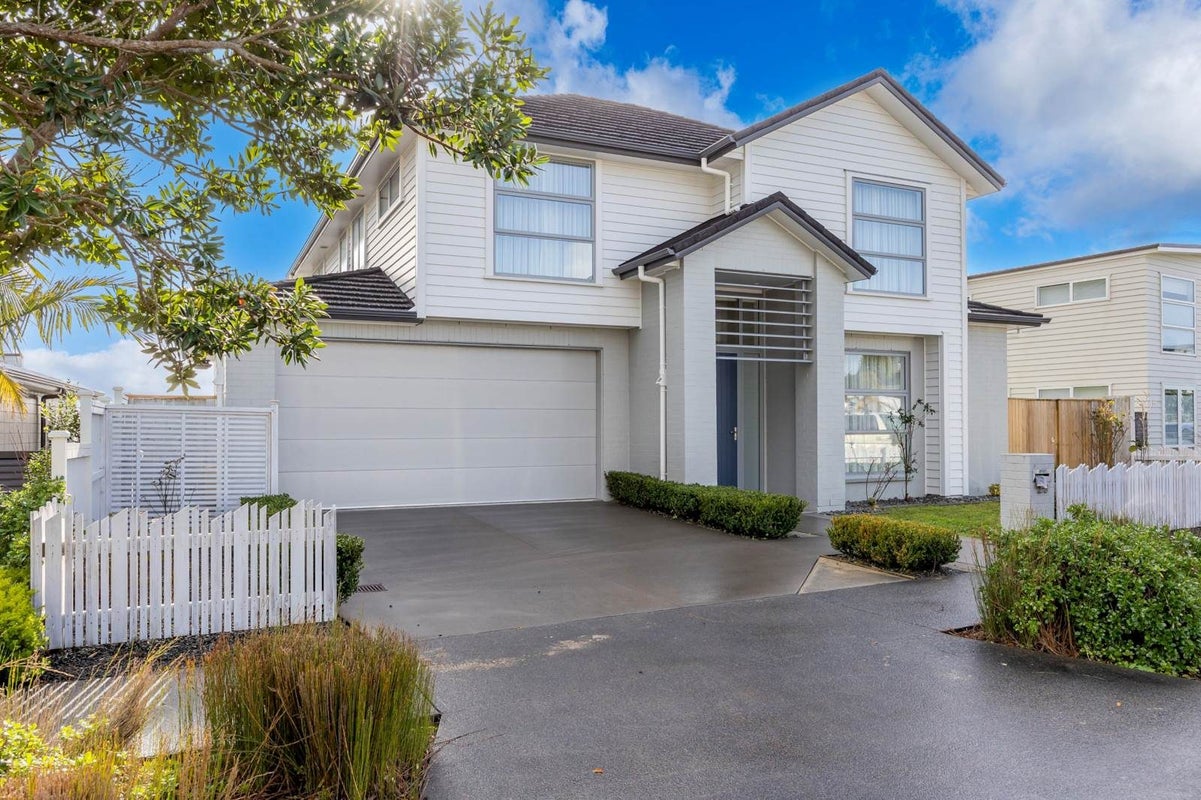 23 Headland Drive, Long Bay, Auckland - Carousel 1