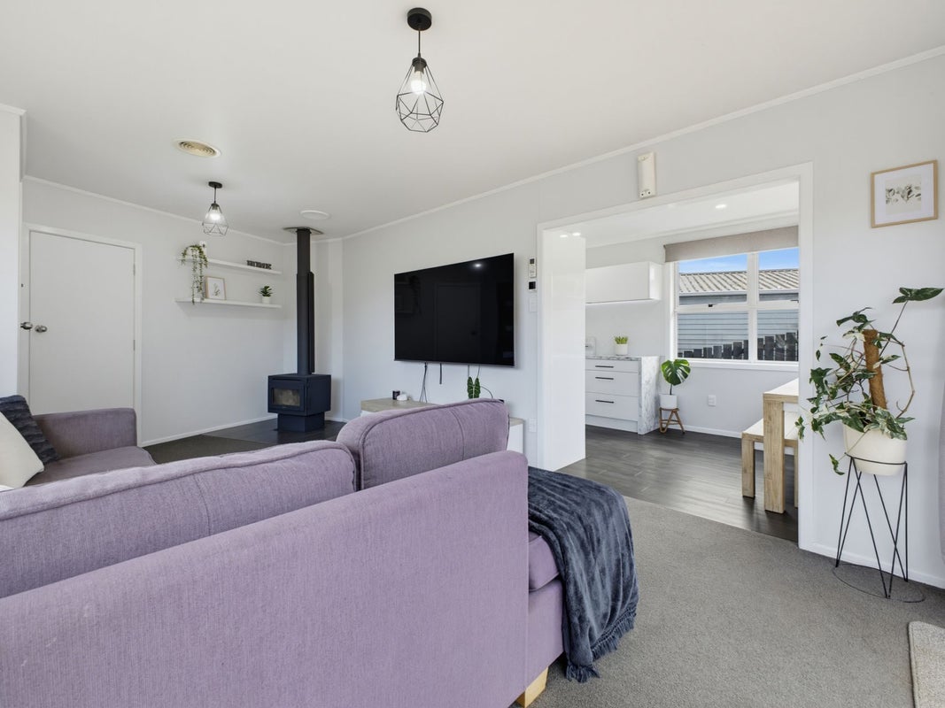 2 Bromley Place, Westown, New Plymouth - Carousel 2