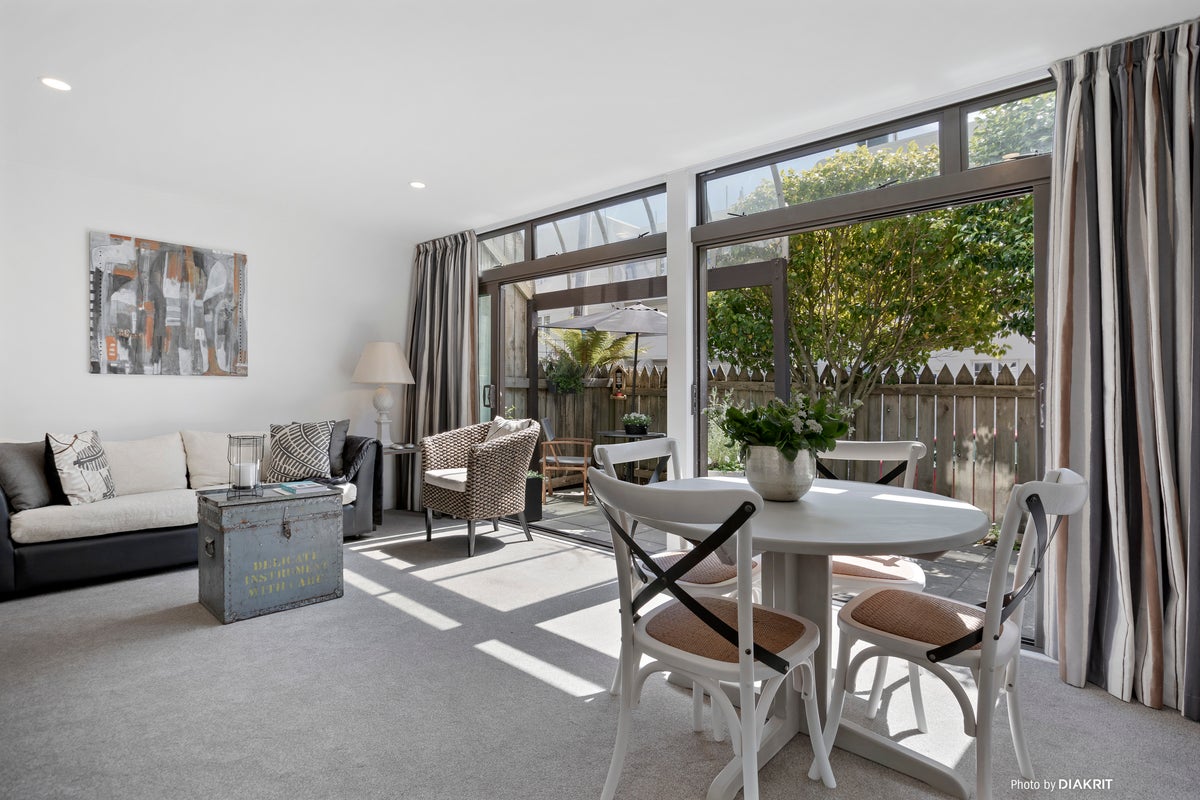 1 Austin Street, Mount Victoria, Wellington - Carousel 2