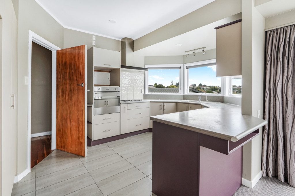 84 Cambridge Road, Hillcrest, Hamilton - Carousel 2