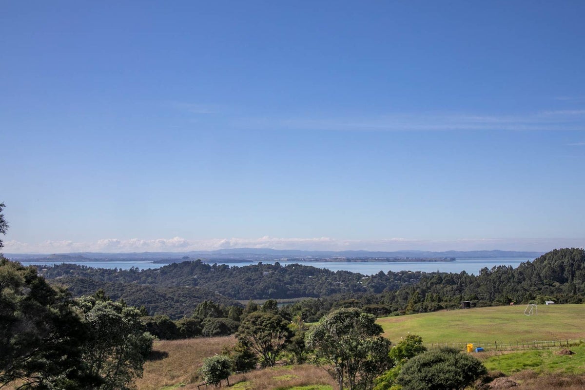 424 Huia Road, Laingholm, Auckland - Carousel 2