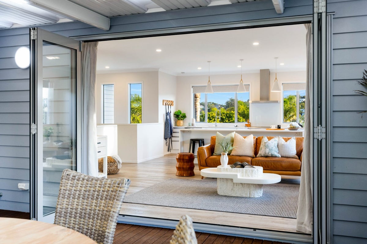 6 Andre Rise, Stanmore Bay, Whangaparaoa - Carousel 2