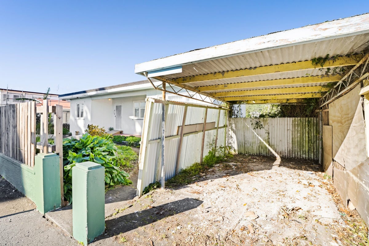 359 Saint Aubyn Street, Moturoa, New Plymouth - Carousel 19
