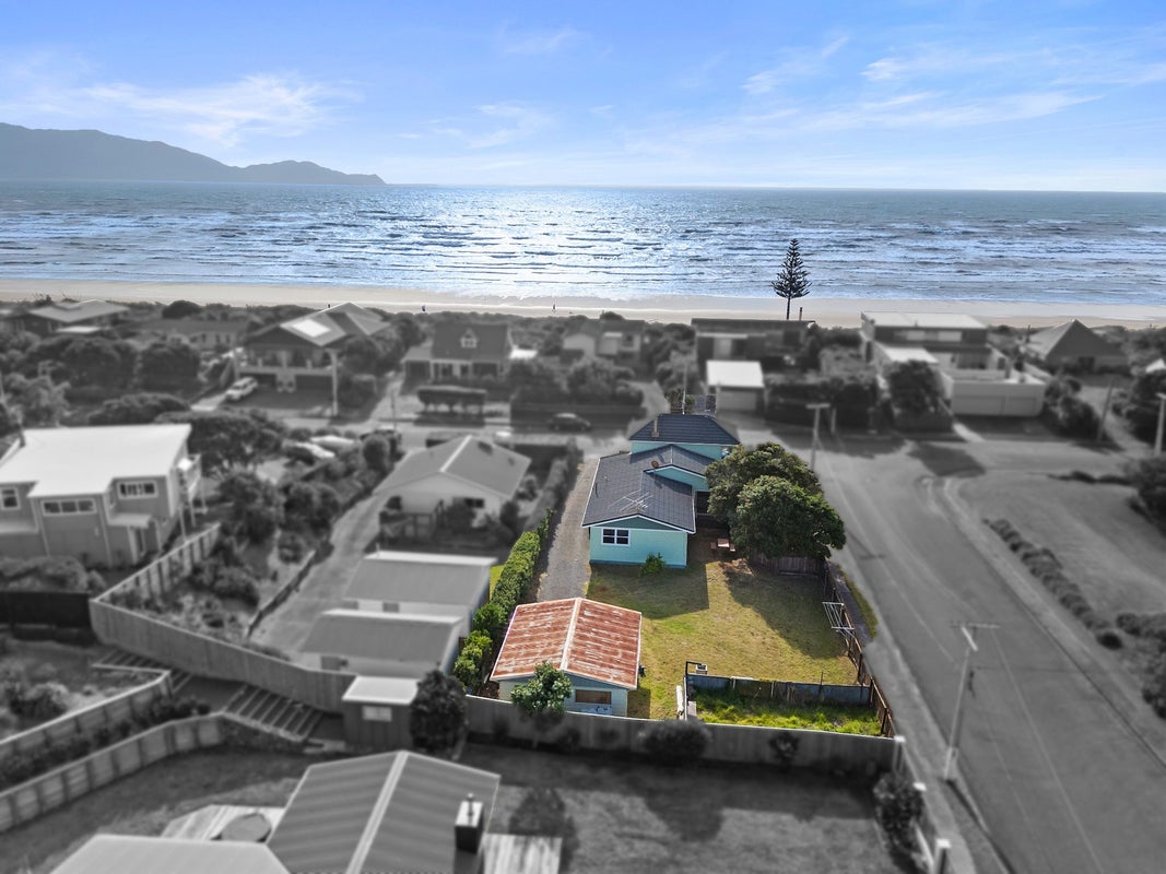 98 Field Way, Waikanae Beach, Waikanae - Carousel 1