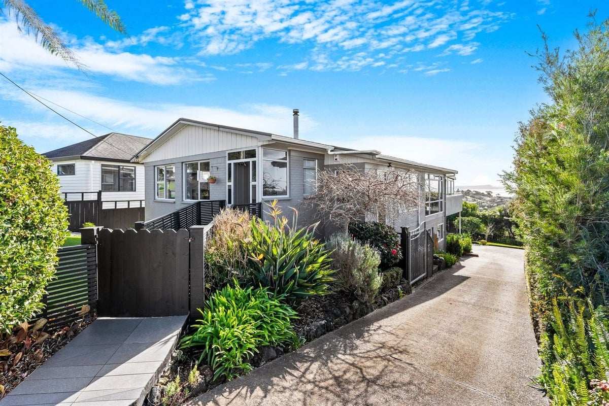 69 Wade River Road, Stanmore Bay, Whangaparaoa - Carousel 1