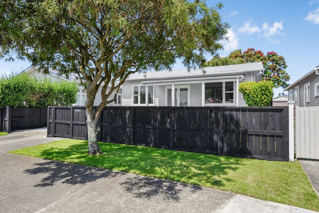14 Ava Street, Petone, Lower Hutt - Carousel 24