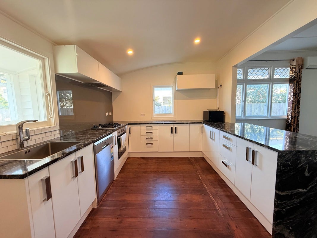 36 William Street, Petone, Lower Hutt - Carousel 1