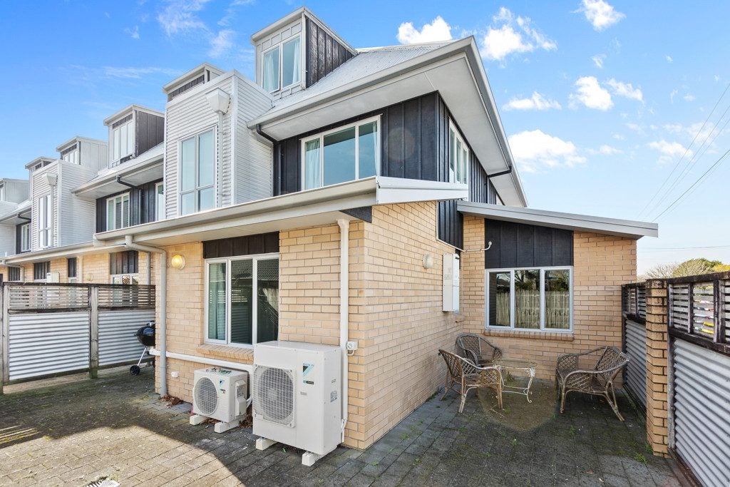 41D Cook Street, Hamilton East, Hamilton - Carousel 2