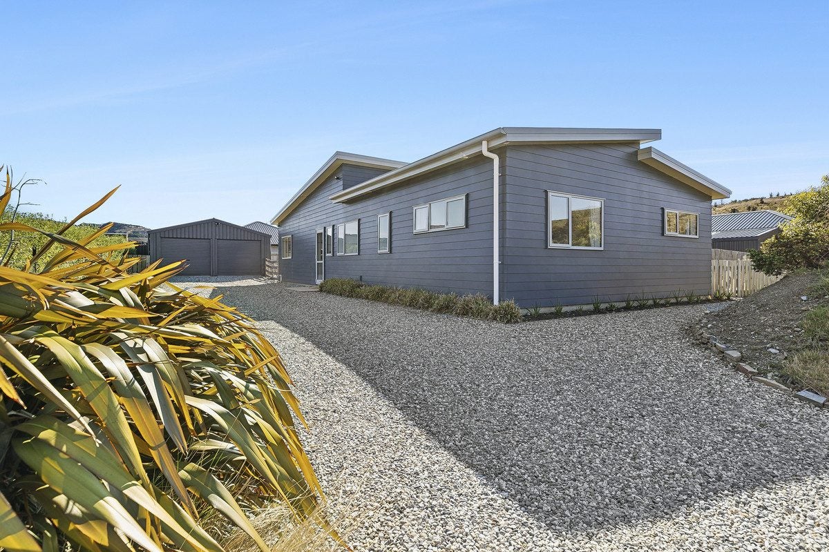 27 Cooper Crescent, Luggate, Wanaka - Carousel 1