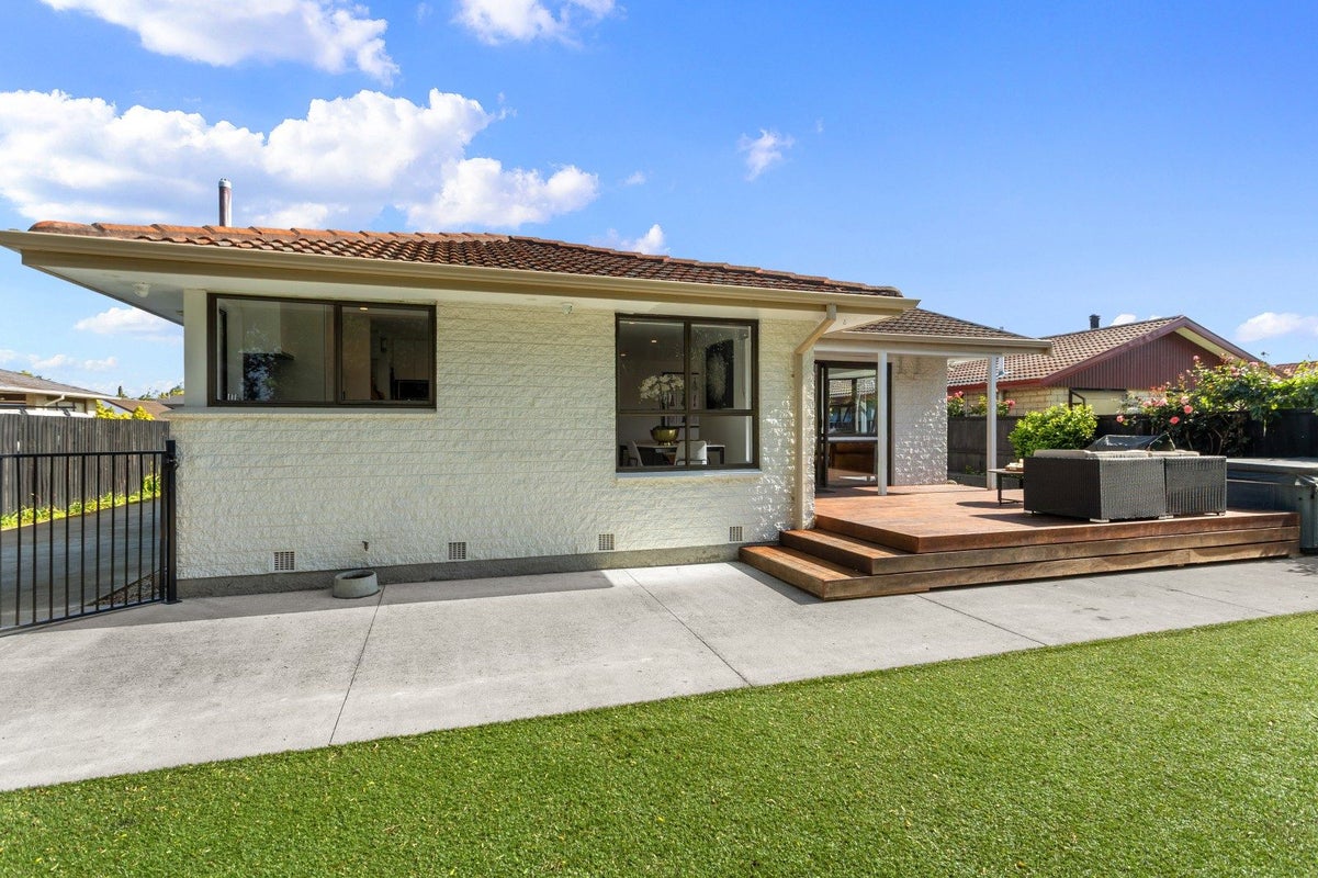 2/12 Camrose Place, Ilam, Christchurch - Carousel 1