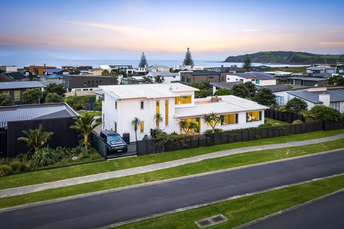 10 Patiki place, Omaha, Auckland - Carousel 38
