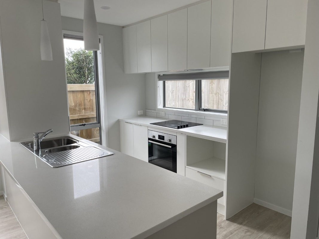 3/51 Wharf Road, Te Atatu Peninsula, Auckland - Carousel 1